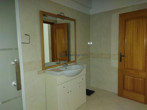 Apartamento T2 Arrendamento em Carnaxide e Queijas,Oeiras