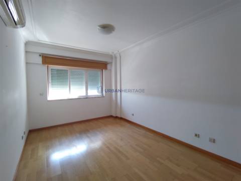 Apartamento T2 Arrendamento em Carnaxide e Queijas,Oeiras