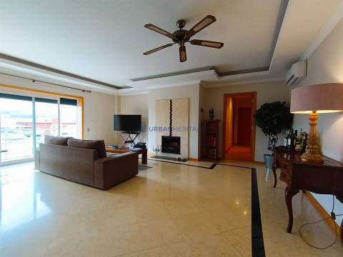 Apartamento T2 Venda em Carnaxide e Queijas,Oeiras