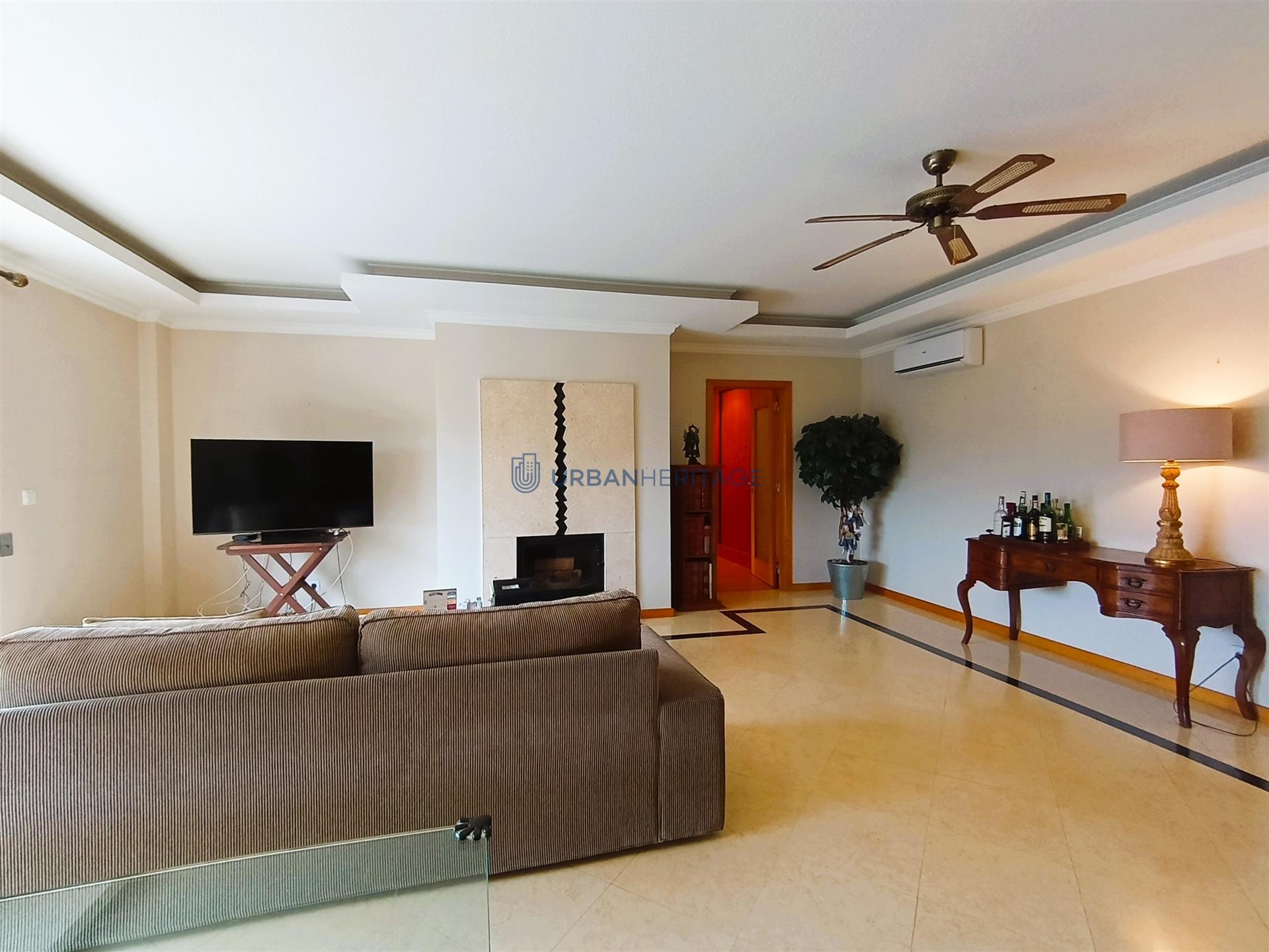 Apartamento T2 Venda em Carnaxide e Queijas,Oeiras