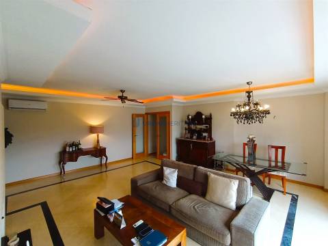 Apartamento T2 Venda em Carnaxide e Queijas,Oeiras