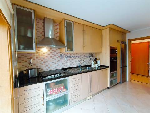 Apartamento T2 Venda em Carnaxide e Queijas,Oeiras