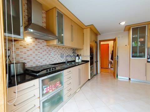 Apartamento T2 Venda em Carnaxide e Queijas,Oeiras