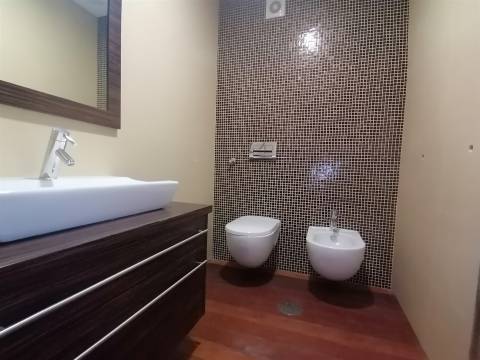 Moradia T4 a 4 min de Sto Ovídeo