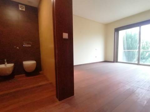 Moradia T4 a 4 min de Sto Ovídeo