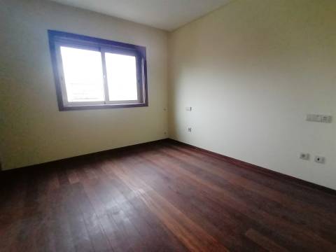 Moradia T4 a 4 min de Sto Ovídeo