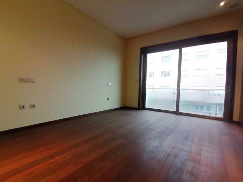 Moradia T4 a 4 min de Sto Ovídeo