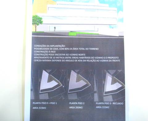 Terreno para construção em altura rua principal de Canelas.