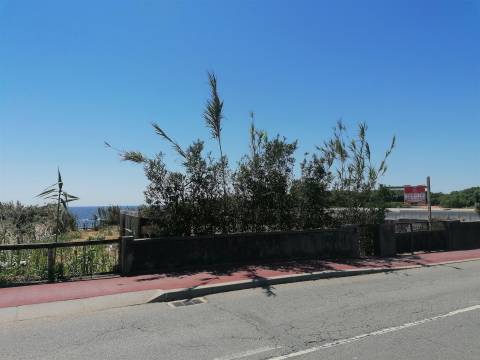 Terreno junto à Praia