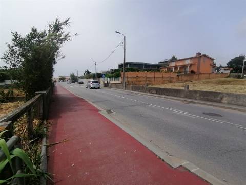 Terreno junto à Praia