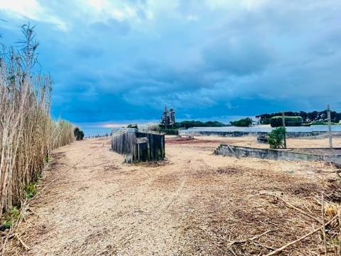 Terreno junto à Praia