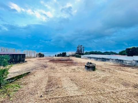 Terreno junto à Praia