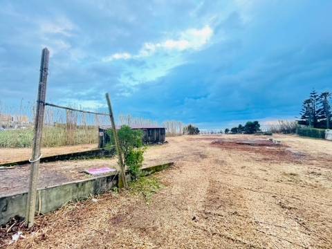 Terreno junto à Praia