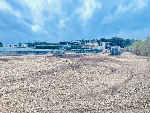 Terreno junto à Praia