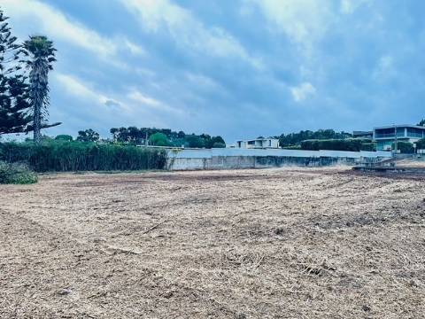 Terreno junto à Praia