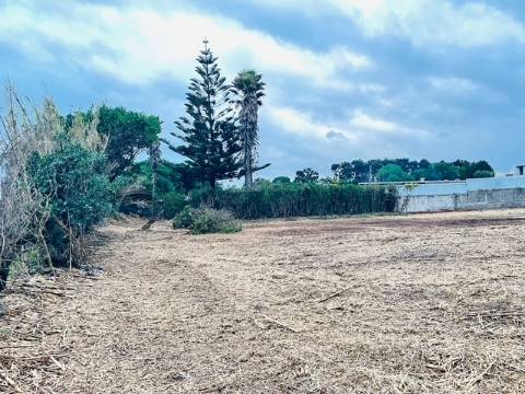 Terreno junto à Praia