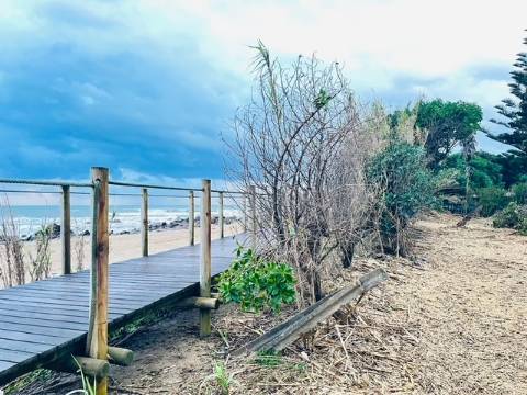 Terreno junto à Praia