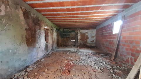 Moradia Térrea, em S. Paio de Oleiros, concelho de Santa Maria da Feira