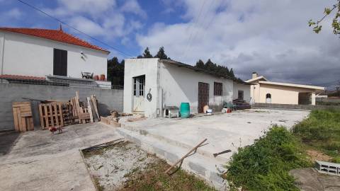 Moradia Térrea, em S. Paio de Oleiros, concelho de Santa Maria da Feira