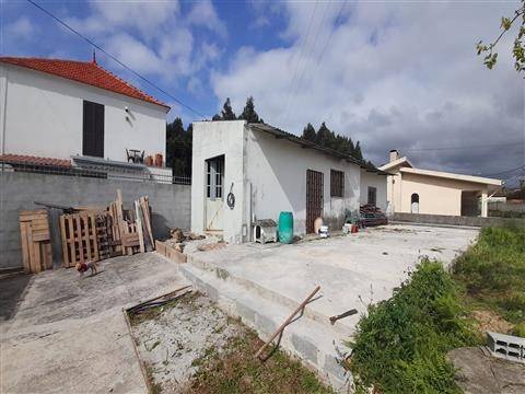 Moradia Térrea, em S. Paio de Oleiros, concelho de Santa Maria da Feira