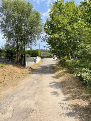 Terreno para Construção com Projeto Aprovado, localizado a beira da N222 em Lever!