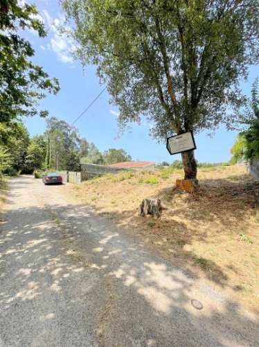 Terreno para Construção com Projeto Aprovado, localizado a beira da N222 em Lever!