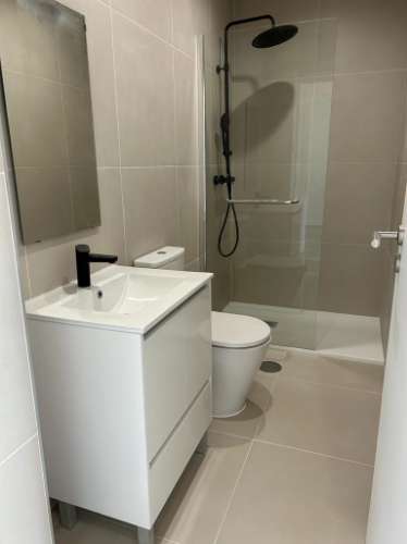 Prédio com 2 T3 Renovado em Oliveira do Douro!