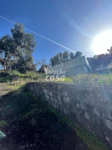 Terreno misto com 1470m2, localizado em Vilar do Paraíso!