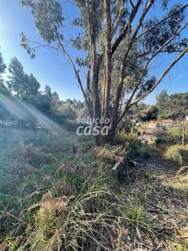 Terreno misto com 1470m2, localizado em Vilar do Paraíso!