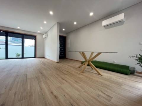 Moradia T3 com 3 Frentes, Madalena!