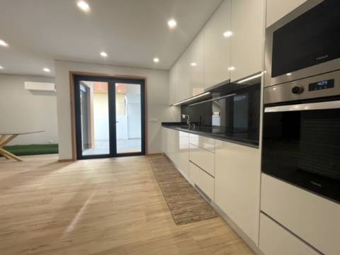 Moradia T3 com 3 Frentes, Madalena!