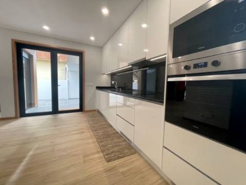 Moradia T3 com 3 Frentes, Madalena!