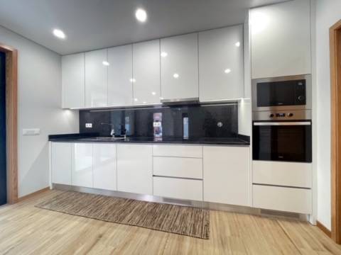 Moradia T3 com 3 Frentes, Madalena!