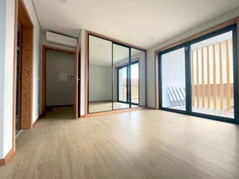 Moradia T3 com 3 Frentes, Madalena!