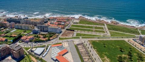 T4 NUM FANTÁSTICO EMPREENDIMENTO SOBRE O MAR e o RIO DOURO EM CANIDELO!