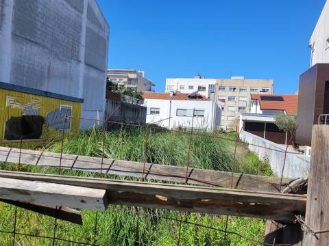 Terreno de 283m2 em São Mamede de Infesta, Matosinhos, Porto!