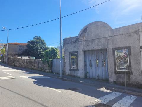 Terreno de 583 m2 a 5 min. do Hospital São João!
