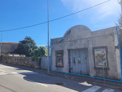 Terreno de 583 m2 a 5 min. do Hospital São João!