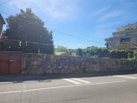 Terreno de 2.259 m2 com Moradia T3 para demolição em Leça do Balio! Matosinhos! Porto!