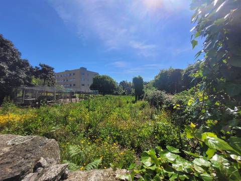 Terreno de 2.259 m2 com Moradia T3 para demolição em Leça do Balio! Matosinhos! Porto!