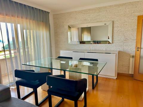 Apartamento T4 com garagem fechada, Canidelo!