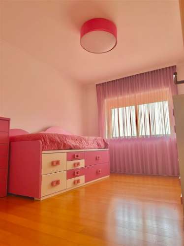 Apartamento T4 com garagem fechada, Canidelo!