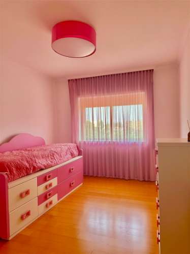 Apartamento T4 com garagem fechada, Canidelo!