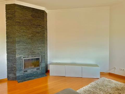 Apartamento T4 com garagem fechada, Canidelo!