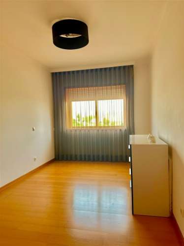 Apartamento T4 com garagem fechada, Canidelo!