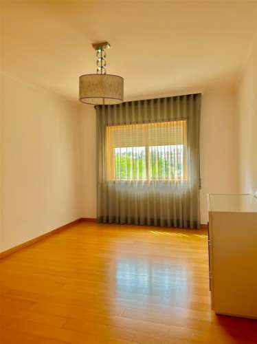 Apartamento T4 com garagem fechada, Canidelo!