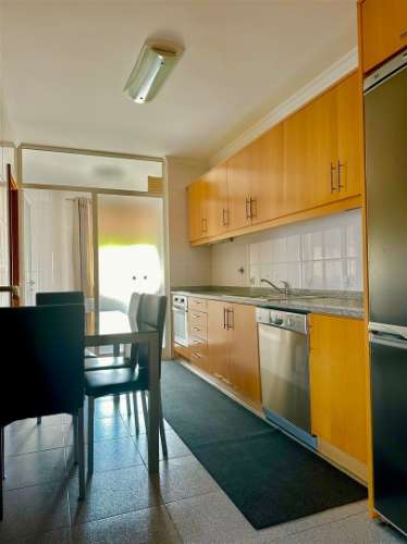 Apartamento T4 com garagem fechada, Canidelo!