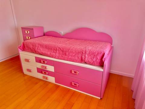 Apartamento T4 com garagem fechada, Canidelo!