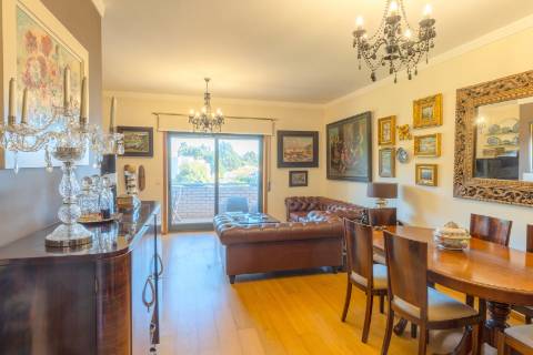 Apartamento T3 com ótimas áreas e garagem box com 27m2, localizado a 1300 metros de Santo Ovídio!