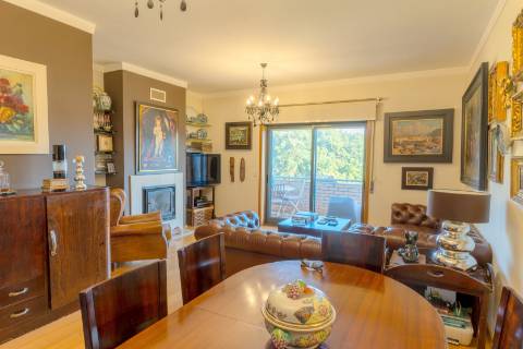 Apartamento T3 com ótimas áreas e garagem box com 27m2, localizado a 1300 metros de Santo Ovídio!